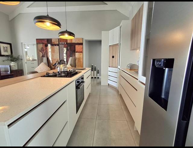 4 BEDROOM HOUSE FOR SALE IN DA GAMA BAY